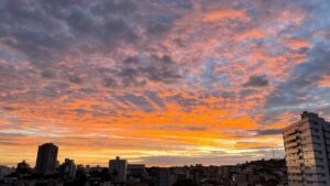 Temperatura pode chegar aos 30°C em Montes Claros nesta semana e há possibilidade de chuva; veja previsão completa