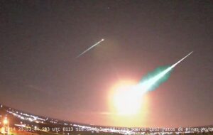 Olhe para cima: e se eu encontrar um meteorito? Fenômeno volta a ser visto no céu de MG; professor da UFU dá dicas e fala curiosidades