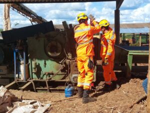 Trabalhador morre prensado em máquina de cortar madeiras em Perdizes