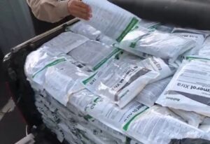 Quatro são presos com 750 kg de agrotóxicos contrabandeados em caminhão em Campina Verde