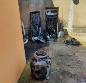 Por desconfiar de traição, homem incendeia casa para ameaçar companheira e acaba preso em Uberaba