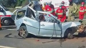 Acidente entre carro e caminhão deixa um morto na BR-262, em Uberaba