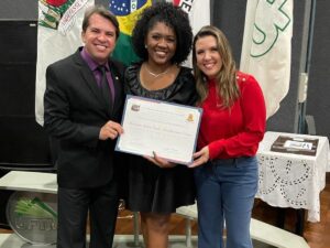 Jornalista Tatiane Ferreira recebe título de cidadã uberabense