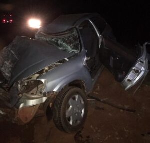Idosa morre e marido fica gravemente ferido após carro bater de frente com caminhão na LMG-733 em Frutal
