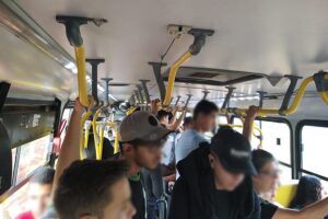 Passageiros nas escadas e superlotação: MP recomenda que Prefeitura de Uberlândia encerre contrato com Autotrans e São Miguel