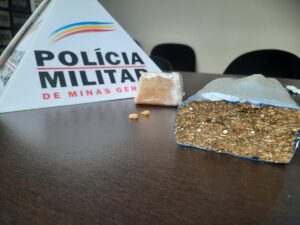 Para vender drogas, mulher deixa cinco crianças sozinhas em casa e é presa em MG