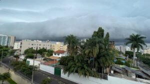 Frente fria se aproxima e fim de semana pode ser de fortes chuvas em Uberlândia e região