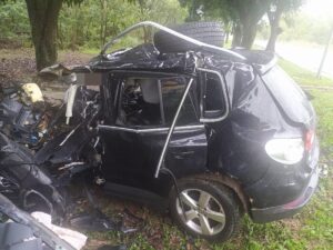Homem morre após colisão frontal entre carro e carreta na BR-040