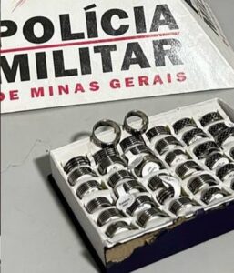 Ladrão furta anéis, troca por pinga e maço de cigarro e é preso em MG