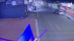 VÍDEO: Família é feita refém depois de dupla roubar pastelaria e não conseguir fugir com moto em MG