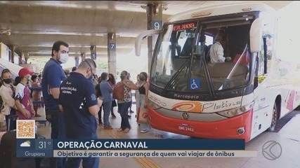 Operação fiscaliza ônibus no Terminal Rodoviário de Uberlândia