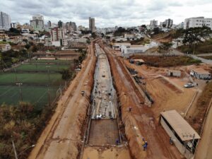 Após mais de dez anos, canalização do Monjolo avança em Patos de Minas | Especial Publicitário - Recorde de obras em Patos de Minas
