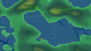 Avião sobrevoa Uberaba em círculos devido à chuva intensa e não consegue pousar | Triângulo Mineiro