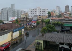 Chuva em Uberlândia deixa vias alagadas e alerta da Avenida Rondon Pacheco é acionado | Triângulo Mineiro