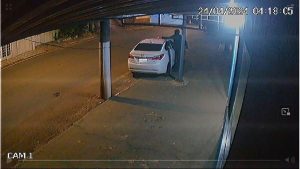 Homem é preso por jogar gasolina e atear fogo em carro de policial militar em MG | Triângulo Mineiro