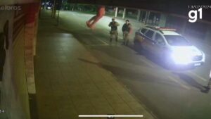 Ladrão se pendura em fios de energia, cai, quebra porta e fere dois policiais com vidros durante tentativa de fuga em MG; VÍDEO