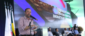Ministro Alexandre Silveira anuncia proposta de elevar teor de etanol na gasolina para 30%