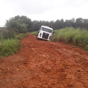Moradores de Pompéu reclamam das condições das estradas após período de chuvas