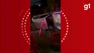 Motorista morre após bater em poste de energia e capotar carro em Patos de Minas