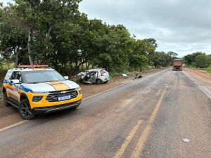 Motorista morre em batida de frente com carreta, entre Iturama e São Fransciso de Sales, na MG-255
