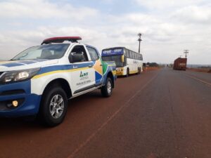 Ônibus clandestino é apreendido em fiscalização na BR-050 em Delta | Triângulo Mineiro
