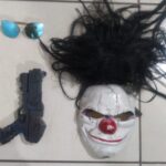 Polícia atira e mata indivíduo que 'brincava' de assalto com máscara de palhaço e réplica de arma em Uberlândia