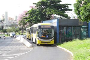 Prefeitura dá mais seis meses para empresas do transporte público substituírem ônibus antigos em Uberlândia | Triângulo Mineiro