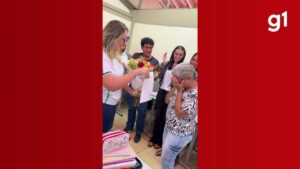 Professora se emociona ao receber convite para ser madrinha de formatura e vídeo viraliza nas redes sociais | Triângulo Mineiro