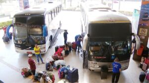 Quatro ônibus clandestinos são apreendidos em fiscalização na BR-050 em Uberlândia | Triângulo Mineiro