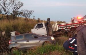 Trabalhadores morrem após acidente entre carro e dois caminhões na BR-365 em Patrocínio | Triângulo Mineiro