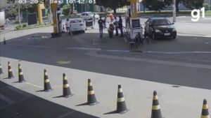 VÍDEO: Frentista em MG é agredida por cliente após negar colocar gasolina em galão de amaciante | Triângulo Mineiro