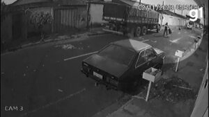VÍDEO: Homem furta 150 litros de óleo diesel de caminhão estacionado e causa prejuízo de mais de R$ 900 | Triângulo Mineiro
