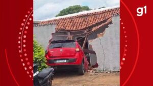VÍDEO: Motorista perde controle da direção e carro destrói fachada de casa em Patos de Minas
