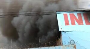 VÍDEO: incêndio atinge fábrica de calçados em Patos de Minas